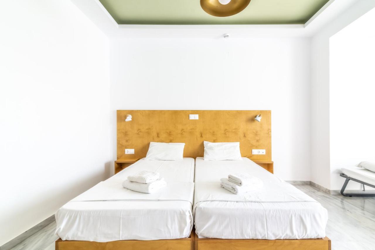 Of Lillies Hotel