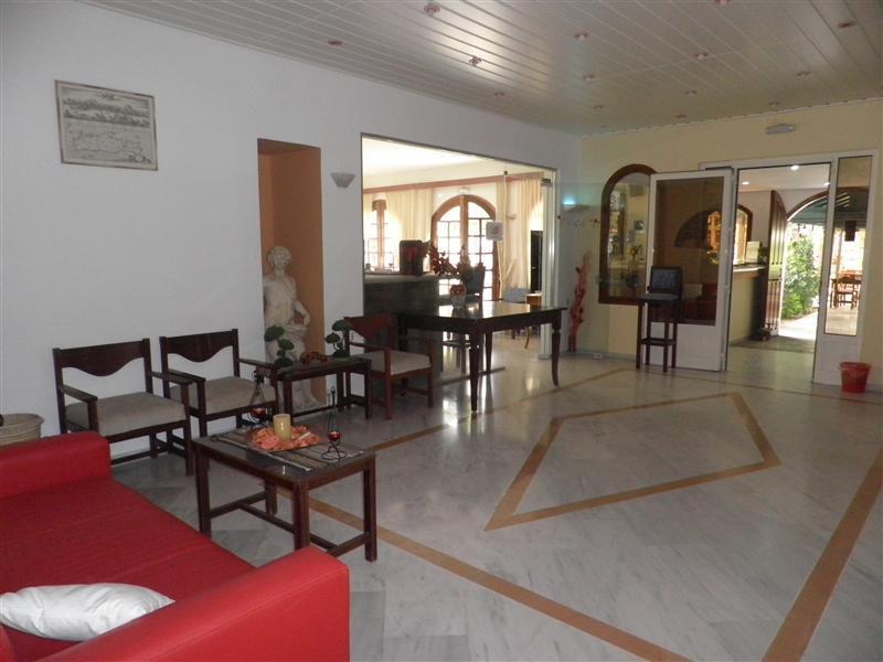 Of Lillies Hotel 2*