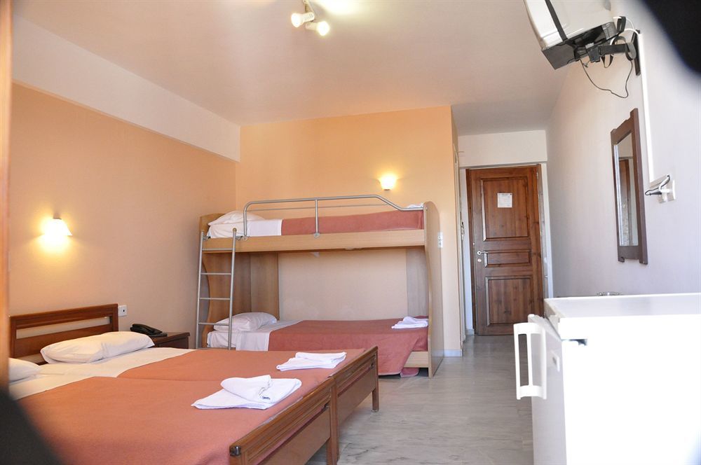 Of Lillies Hotel 2*