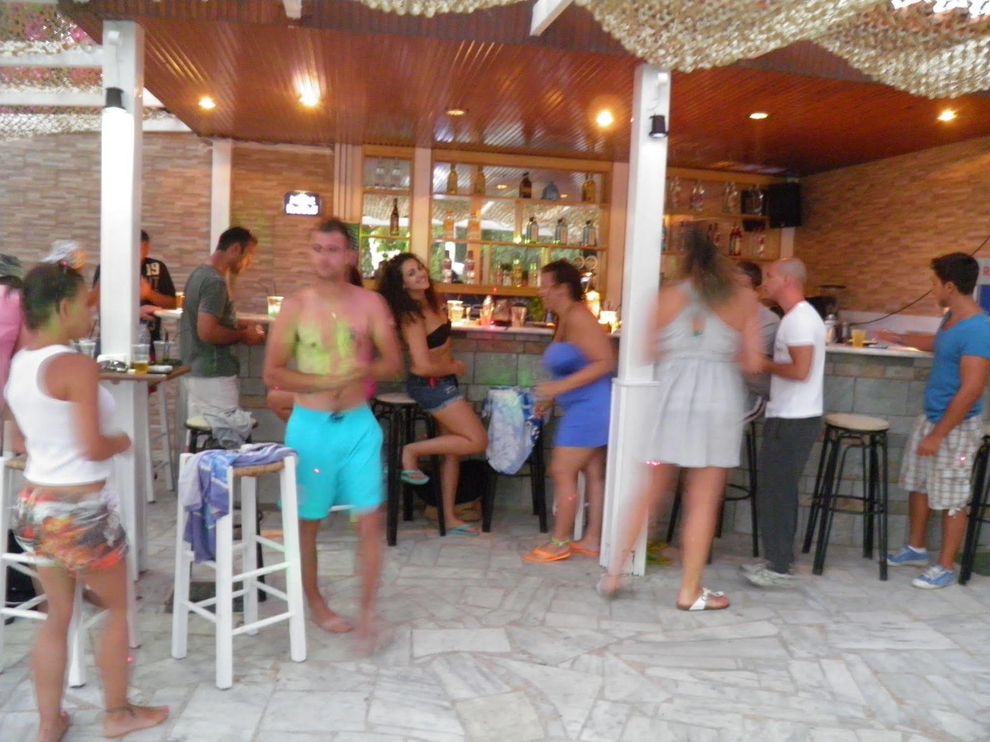 Of Lillies Hotel
