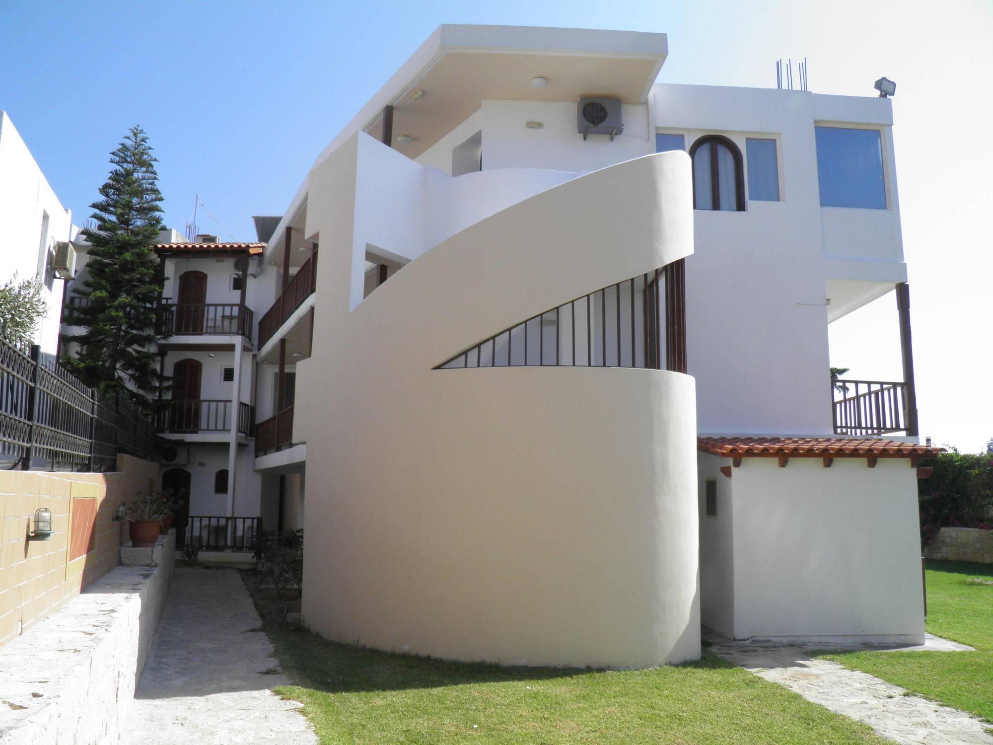 Of Lillies Hotel