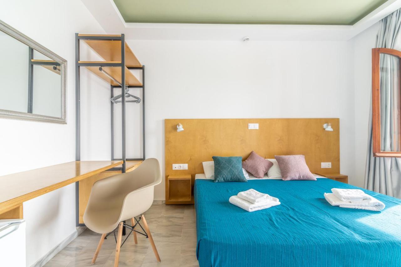 Of Lillies Hotel